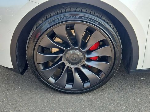 Used 2022 Tesla Model Y Performance AWD/4WD image 34