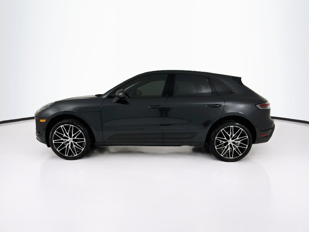 Certified 2026 Porsche Macan AWD/4WD image 2