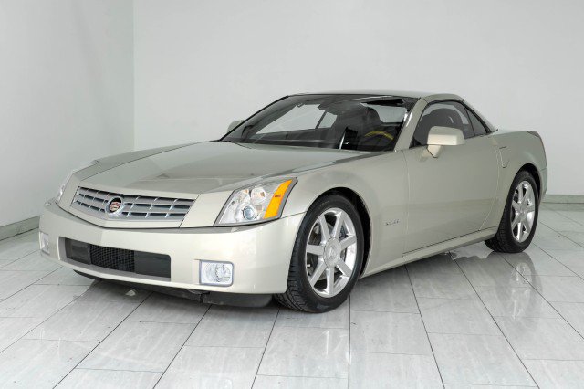 Used 2006 Cadillac XLR RWD image 6