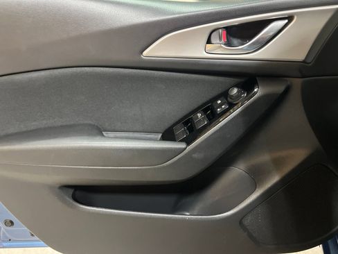 Used 2017 MAZDA MAZDA3 Sport w/ Preferred Equipment Package FWD image 18