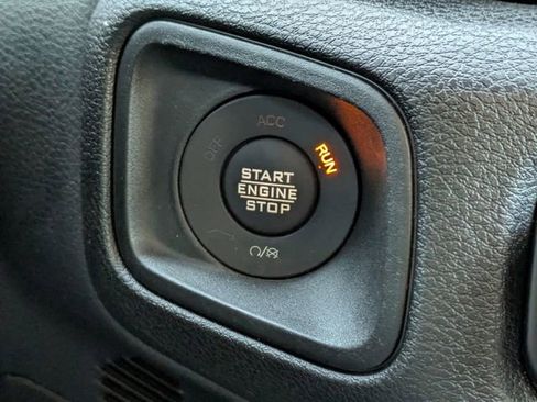 Used 2024 Jeep Gladiator Sport image 30