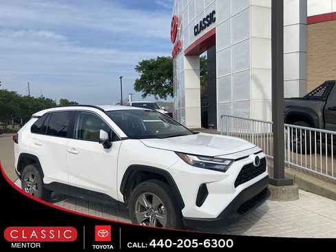Used 2025 Toyota RAV4 XLE AWD/4WD image 1
