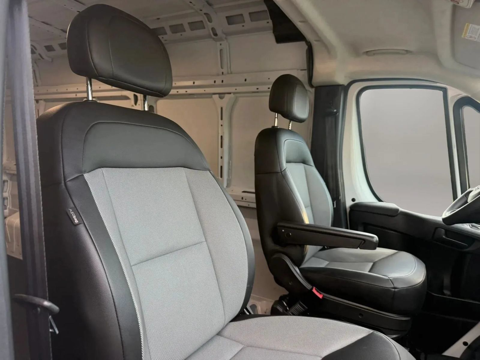 Used 2025 RAM ProMaster 2500 w/ Convenience Group FWD image 39