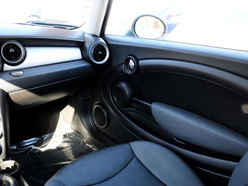Used 2009 MINI Cooper Hardtop image 15