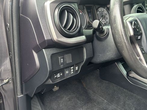 Used 2020 Toyota Tacoma TRD Off-Road w/ Blackout Package AWD/4WD image 29