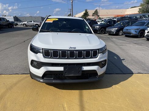 Used 2024 Jeep Compass Latitude AWD/4WD image 5