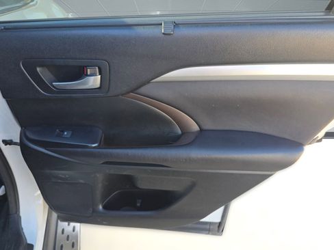 Used 2016 Toyota Highlander XLE image 22