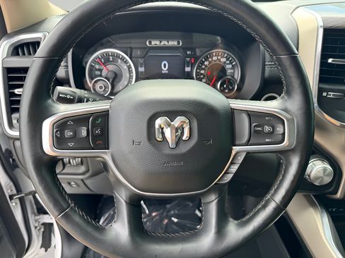Used 2019 RAM 1500 Laramie AWD/4WD image 17