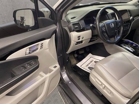 Used 2018 Honda Pilot Touring image 19