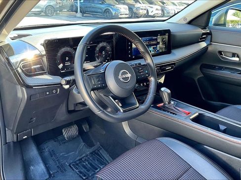 Used 2025 Nissan Kicks SR image 16