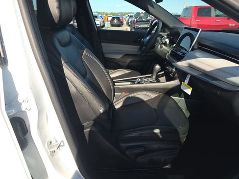 Used 2025 Jeep Compass Limited AWD/4WD image 11