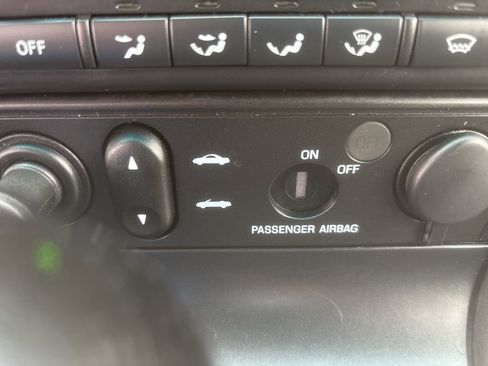 Used 2002 Ford Thunderbird image 21