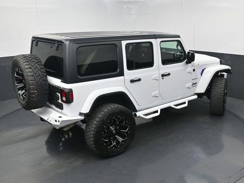 Used 2018 Jeep Wrangler Unlimited Sahara image 38