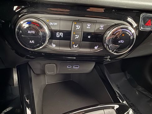 New 2026 Chevrolet Trax LT w/ Midnight Edition FWD image 22