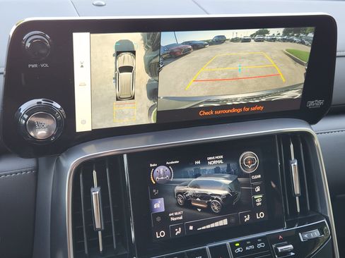 New 2025 Lexus LX 600 4WD w/ Luxury Package image 12