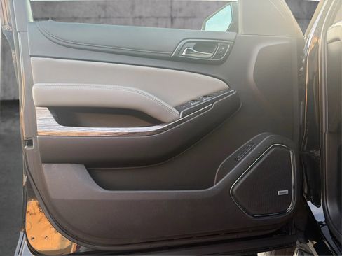Used 2019 Chevrolet Suburban LT RWD image 20