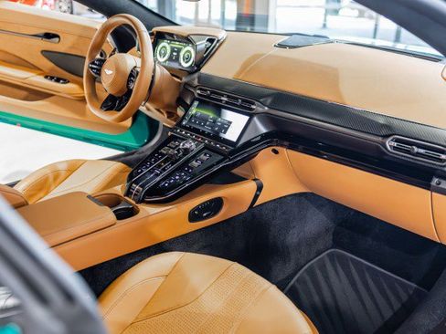 Used 2025 Aston Martin V8 Vantage Coupe RWD image 51