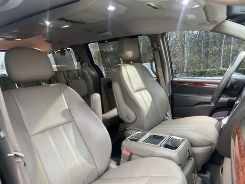 Used 2015 Chrysler Town & Country Touring-L w/ Trailer Tow Group image 23