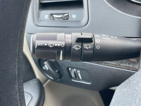 Used 2018 Dodge Grand Caravan SE w/ UConnect Hands-Free Group FWD image 17