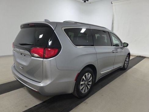 Used 2020 Chrysler Pacifica Touring-L Plus image 2