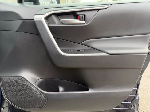 Used 2023 Toyota RAV4 XLE Premium image 42