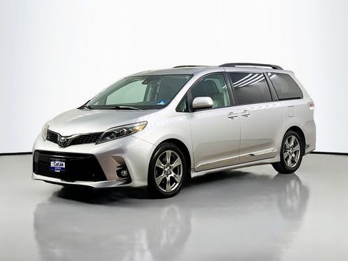 Used 2018 Toyota Sienna SE w/ SE Preferred Package FWD image 3
