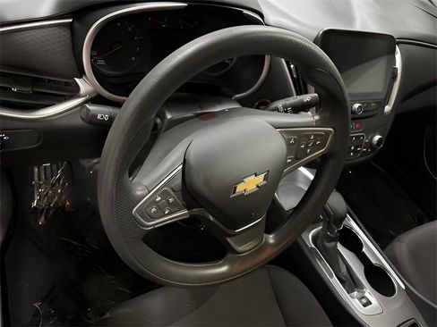 Used 2022 Chevrolet Malibu LT FWD image 25