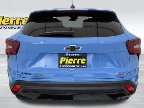 Used 2024 Chevrolet Trax RS w/ Sunroof Package image 3