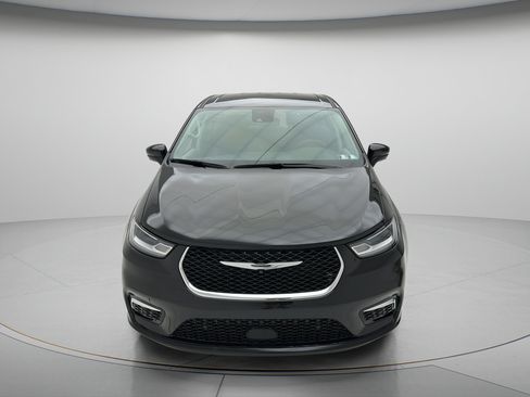 Used 2023 Chrysler Pacifica Touring-L AWD/4WD image 8