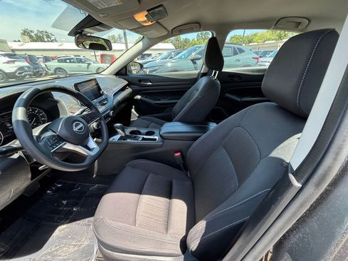 Used 2025 Nissan Altima 2.5 SV FWD image 27