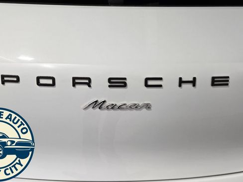 Used 2018 Porsche Macan AWD/4WD image 34