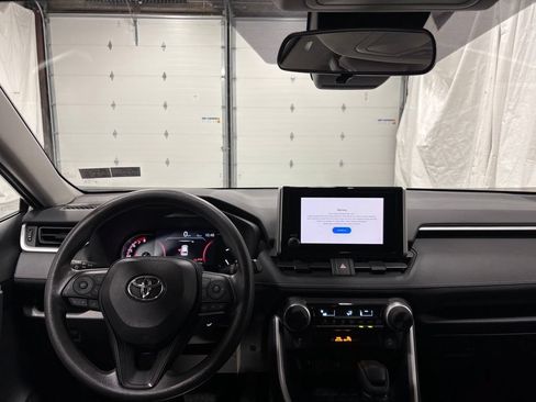 Used 2025 Toyota RAV4 LE AWD/4WD image 15