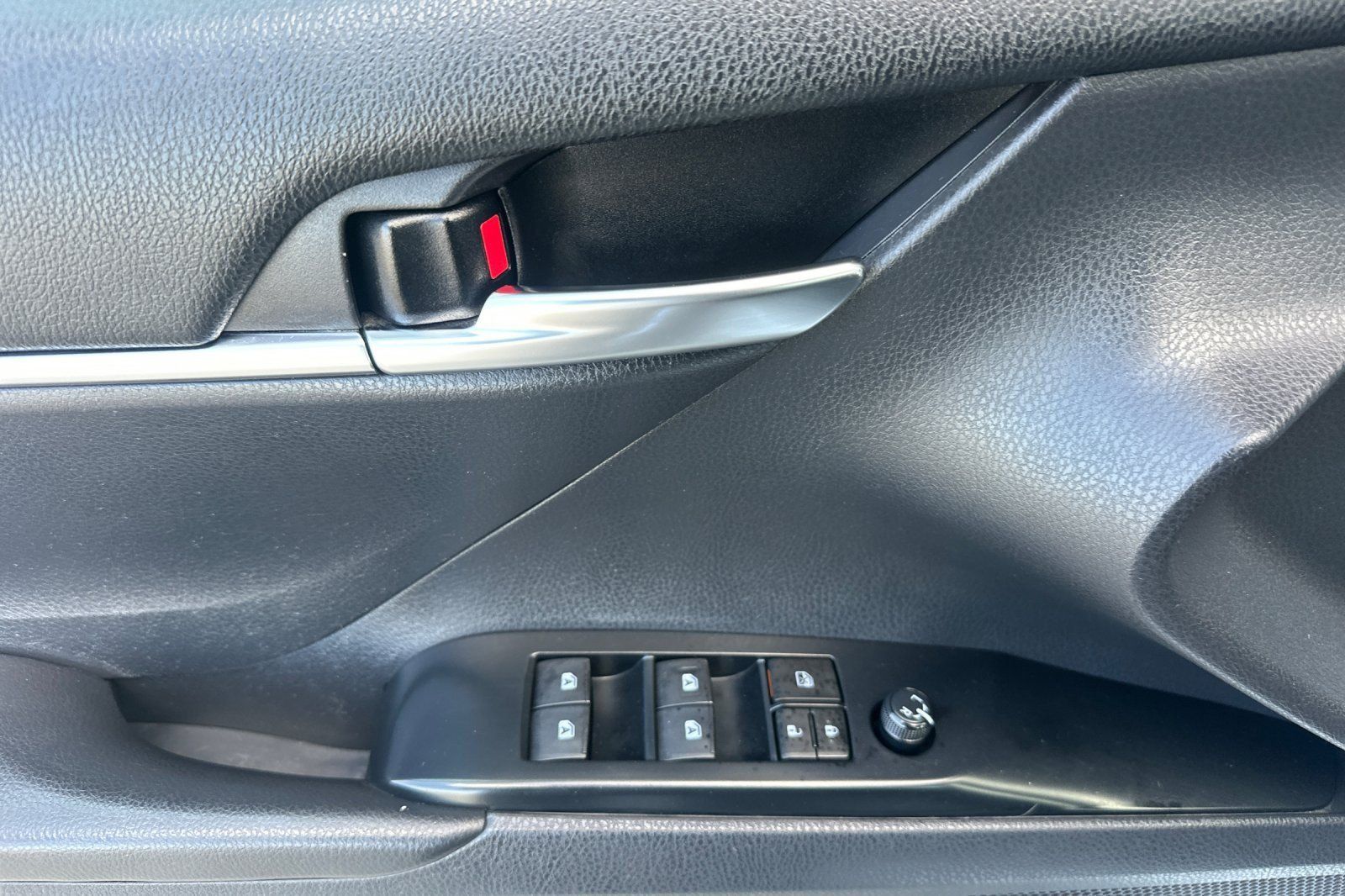 Certified 2019 Toyota Camry SE FWD image 10