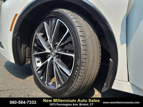 Used 2024 Toyota Prius XLE image 32