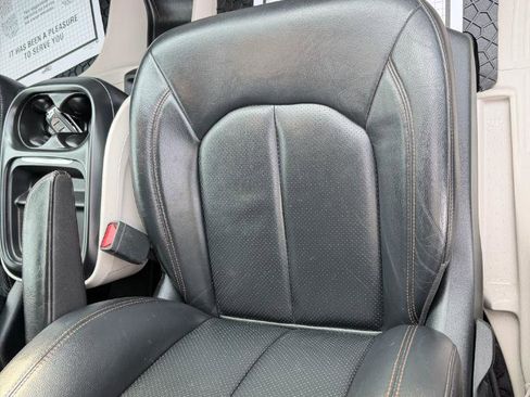 Used 2018 Chrysler Pacifica Touring-L FWD image 44