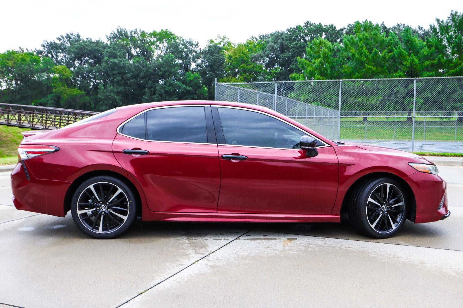 Used 2018 Toyota Camry XSE FWD image 5