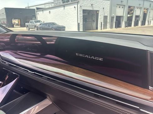 Used 2025 Cadillac Escalade Sport Platinum w/ LPO, Floor Liner Package AWD/4WD image 41