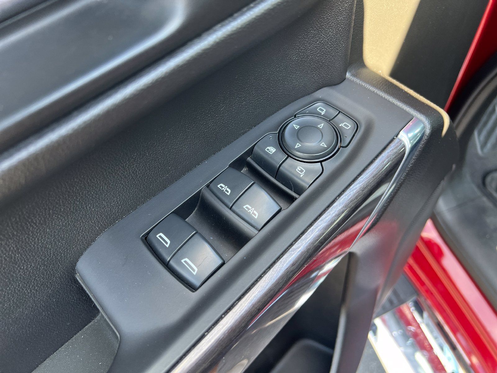 Used 2020 Chevrolet Silverado 1500 LTZ w/ LTZ Convenience Package AWD/4WD image 31