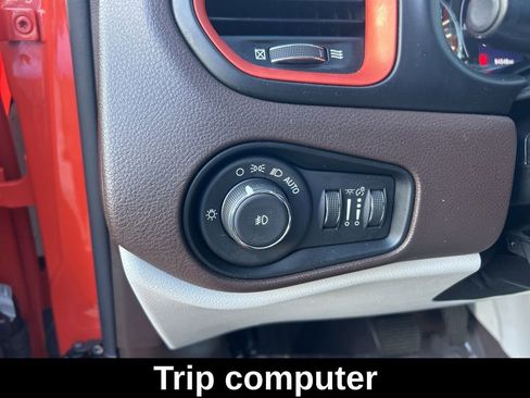 Used 2017 Jeep Renegade Latitude w/ Safety & Security Group FWD image 32