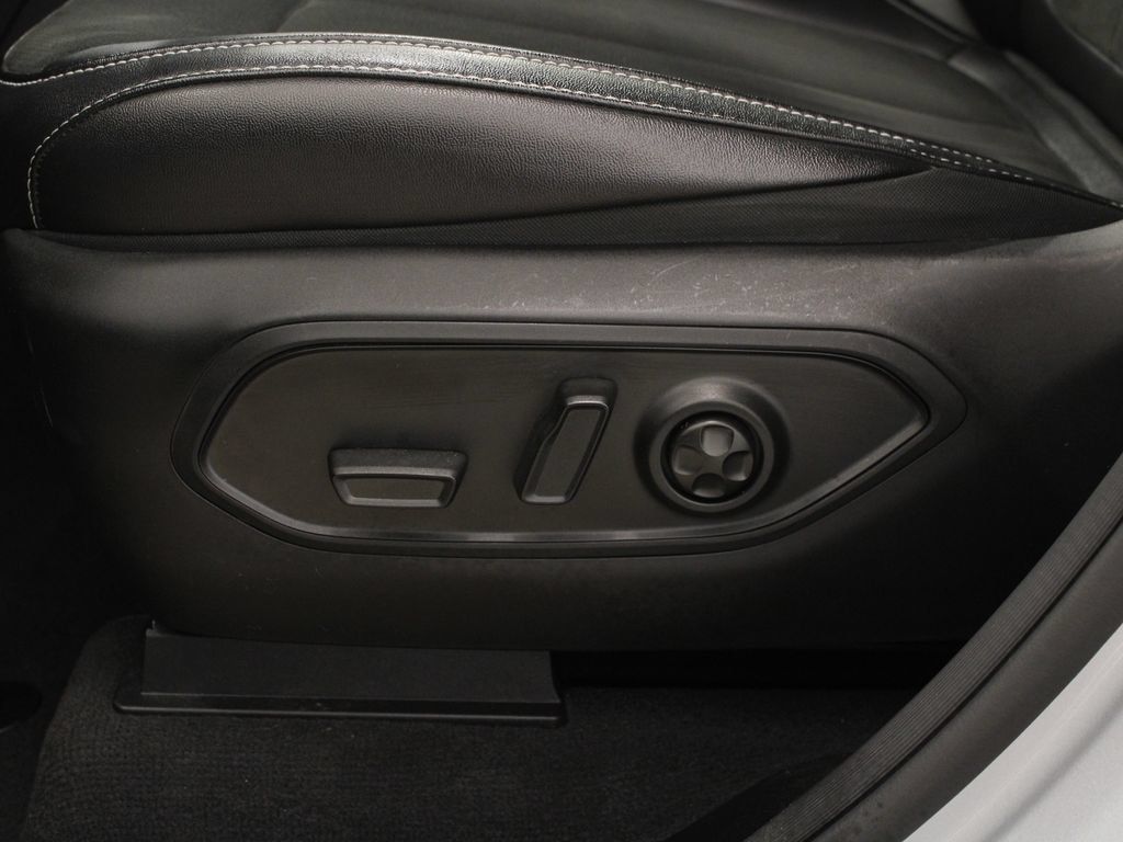 Used 2023 Jeep Grand Cherokee Altitude AWD/4WD image 12