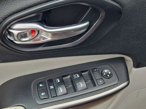 Used 2020 Jeep Cherokee Latitude Lux w/ Comfort/Convenience Group image 15