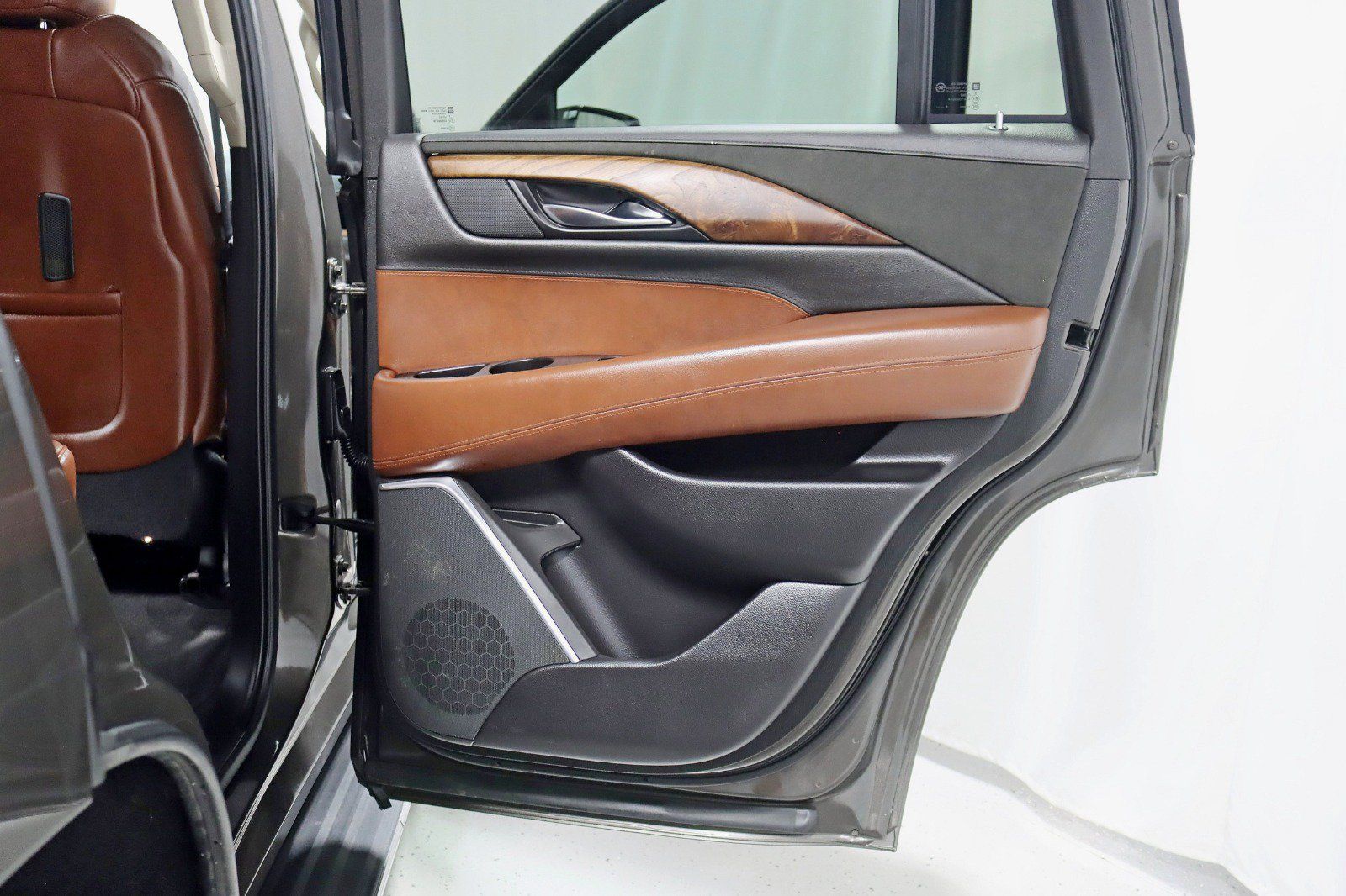 Used 2020 Cadillac Escalade Luxury AWD/4WD image 38