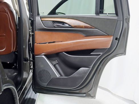 Used 2020 Cadillac Escalade Luxury AWD/4WD image 38