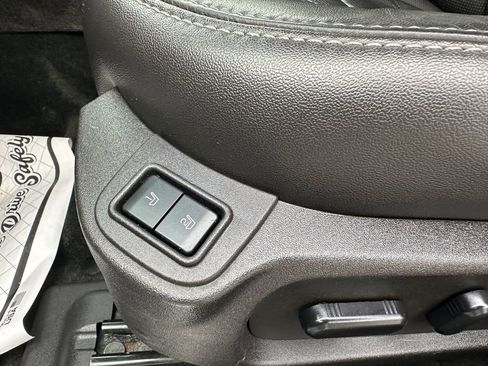 Used 2016 Ford Taurus Limited w/ Equipment Group 301A AWD/4WD image 23