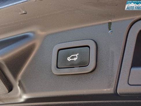 Used 2019 Land Rover Range Rover Velar R-Dynamic SE AWD/4WD image 28