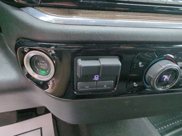 Used 2025 Chevrolet Silverado 1500 LT AWD/4WD image 18