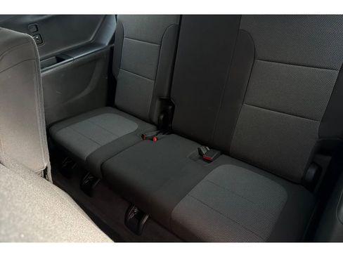 Used 2023 Chevrolet Traverse LT image 17