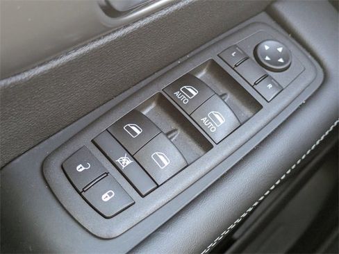 New 2025 Chrysler Voyager LX image 23