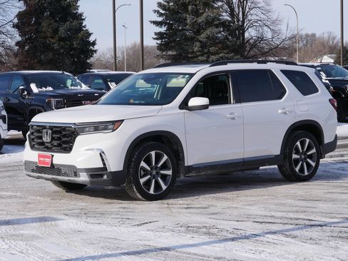 Used 2023 Honda Pilot Elite image 3