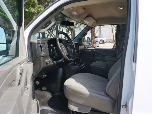 Used 2022 Chevrolet Express 2500 w/ Driver Convenience Package RWD image 2